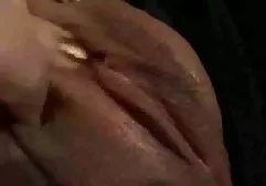 ماشا بلوند با شورت های درخشان است، سوار بر نوسان است فیلم سوپر خارجی قشنگ