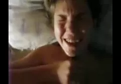 صبح بخیر زیبایی جوان با یک مرد ناشناخته سوپر خارجی کوتاه