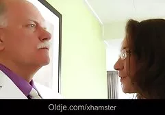 رقص همراه فیلم سوپر خارجی عاشقانه با برهنگی عمومی خصوصی بر روی دوربین