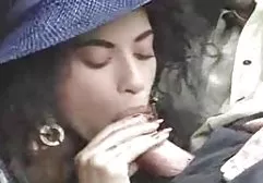 گربه خجالتی با اسپرم گرم سوپربکن خارجی پوشانده شده است