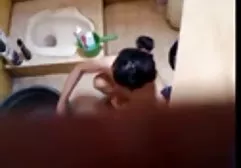 سه فارغ التحصیل سوپرسکسی خارجیها در رابطه جنسی دهانی با برده جوان است